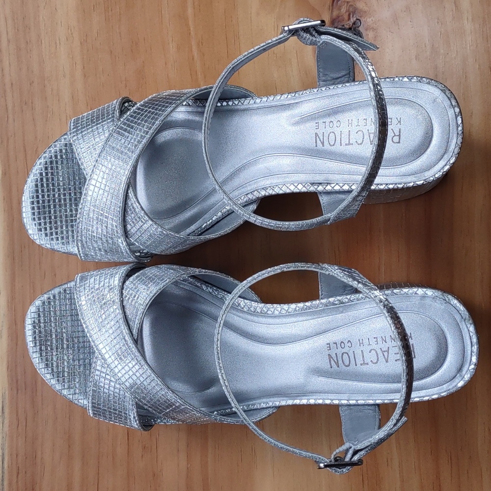 Kenneth Cole Reeva Platform Sandal In Silver Grid Metallic - Picture 8 of 10